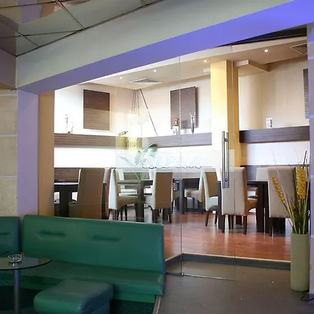 Alpha Family فندق 2*