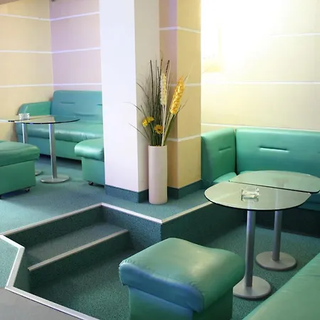 فندق Alpha Family