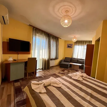 Alpha Family فندق