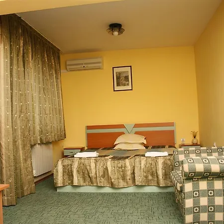 Alpha Family فندق بلاغويفغراد